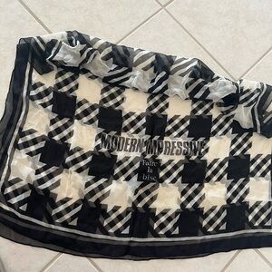 FAIRE de BISE Black & White Patterned Women’s silk Scarf